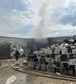 По факту пожара на складе в городе Обь проводится доследственная проверка