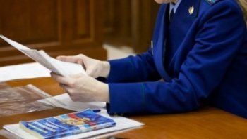 Прокуратура г. Оби Новосибирской области провела проверку по обращению местной жительницы о нарушении жилищных прав ее многодетной семьи.